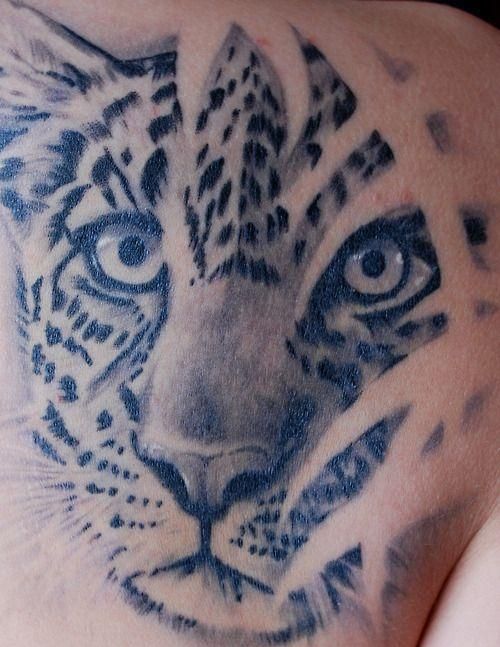 Tatuaje de leopardo de las nieves 163