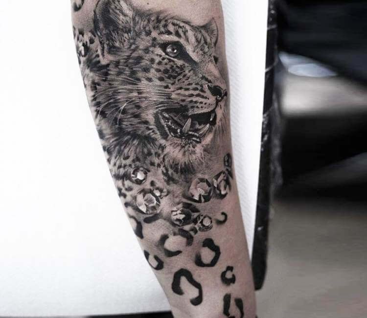 Tatuaje de leopardo de las nieves 96