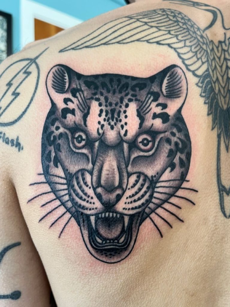 Tatuaje de leopardo de las nieves 99