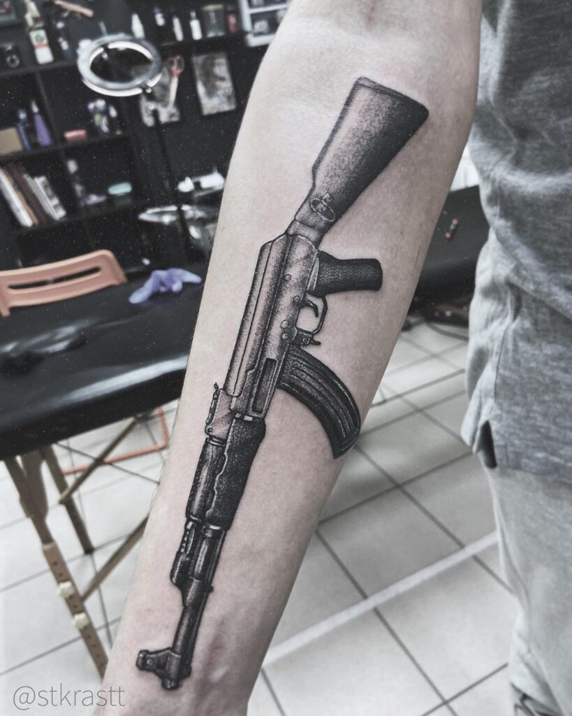 tatuaje de pistola 104