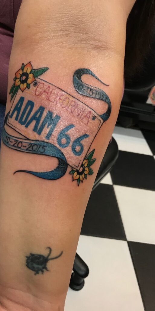 Tatuaje de pistola 131