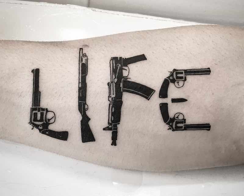 Tatuaje de pistola 163