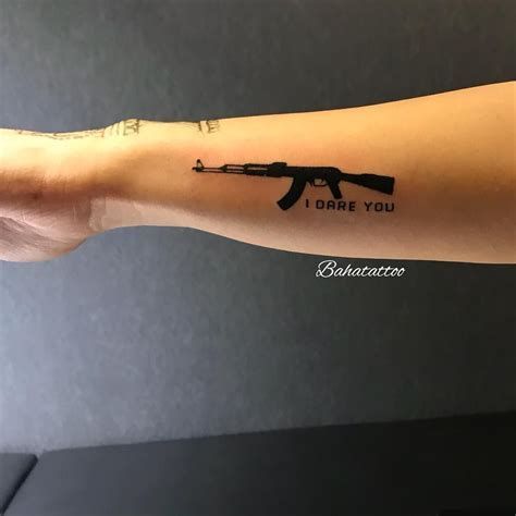 Tatuaje de pistola 170