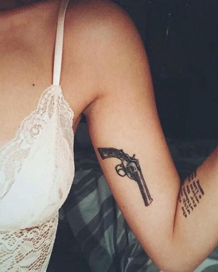 tatuaje de pistola 198