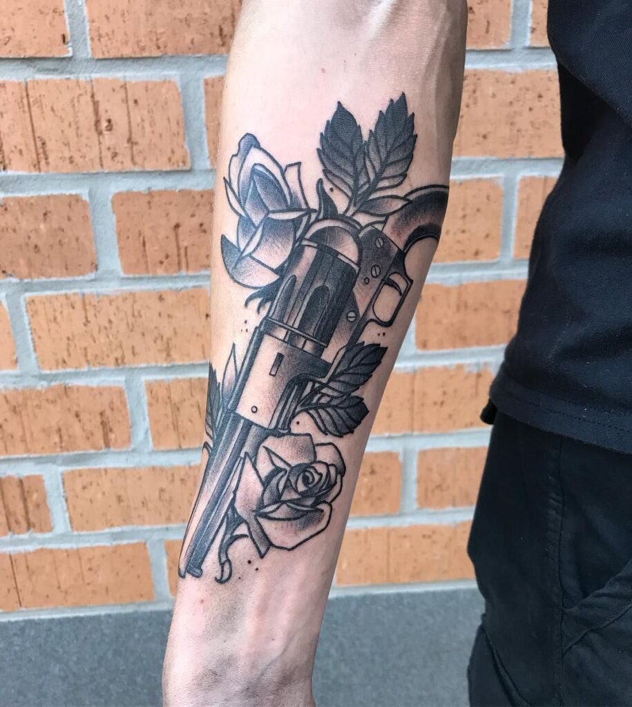 tatuaje de pistola 28