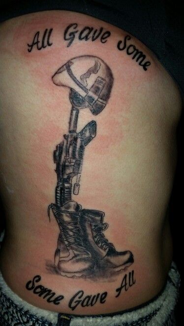 tatuaje de pistola 42