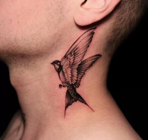 Tatuaje de cuello de gorrión